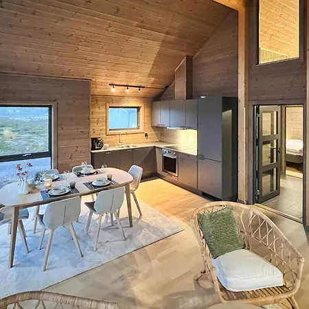 Casa de Férias 6 Person In Averoya *