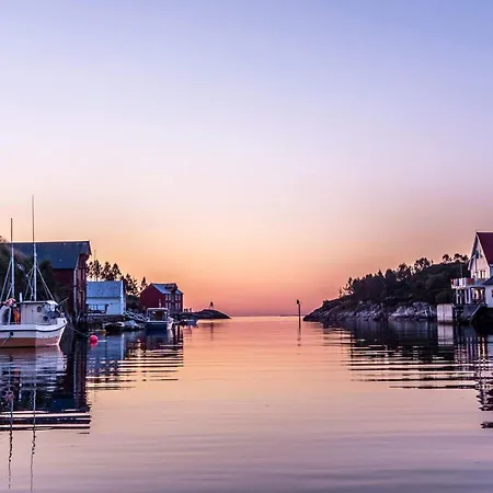 6 Person In Averoya Kårvåg