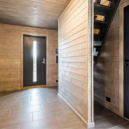 6 Person In Averoya Kårvåg