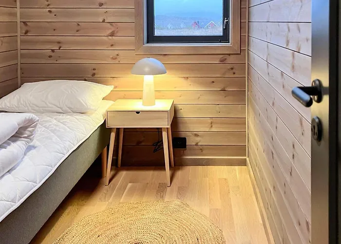 6 Person In Averoya * Kårvåg