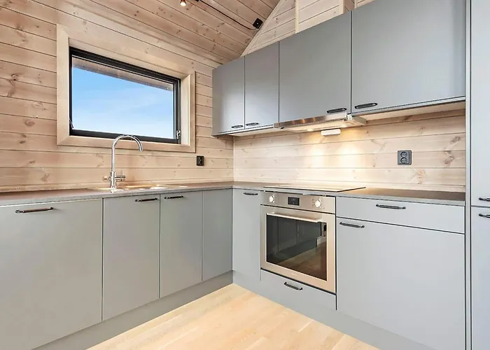 6 Person In Averoya * Karvåg